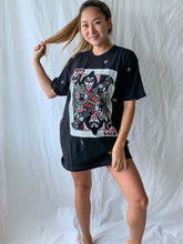 Load image into Gallery viewer, Kiss Grommet Tee