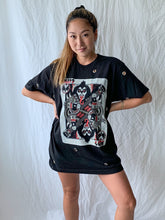 Load image into Gallery viewer, Kiss Grommet Tee