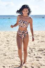 Load image into Gallery viewer, Stone Fox Swim Soma Top